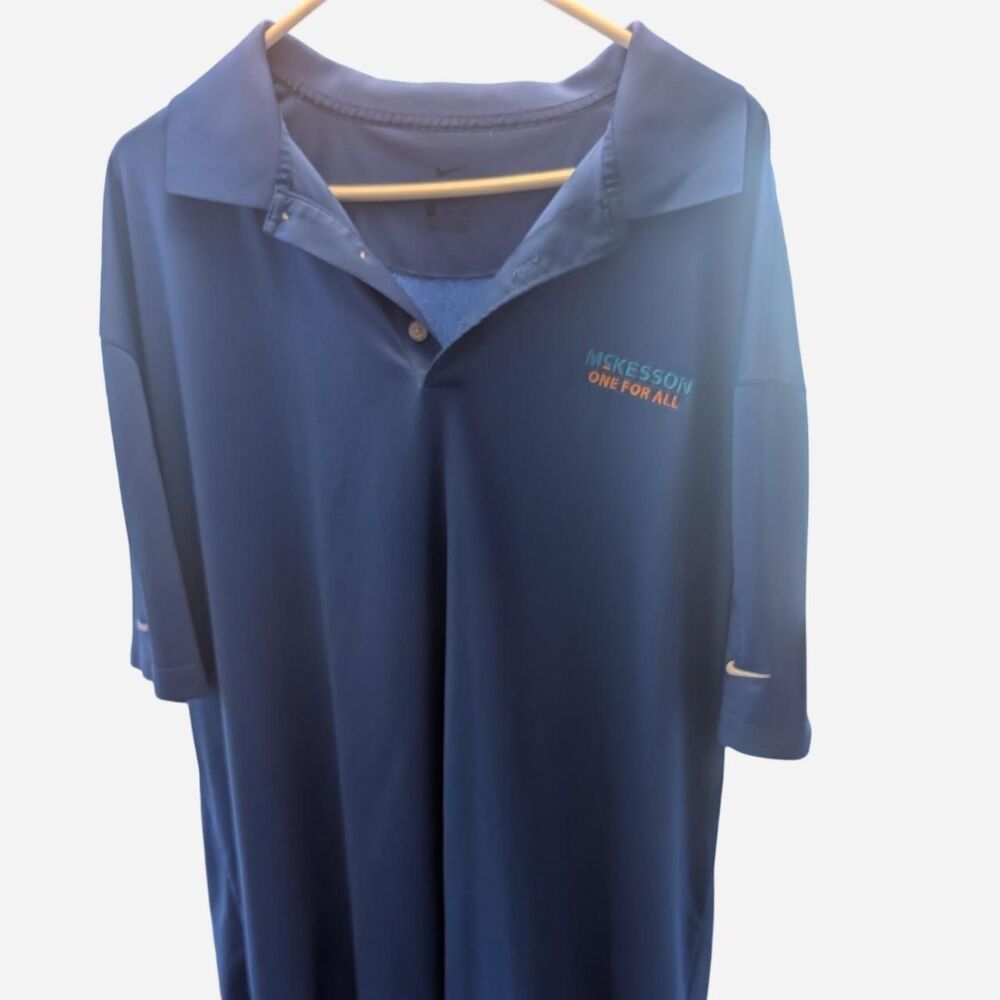 Nike Men's Navy and Blue T-shirt